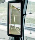 Istället för backspeglar, finner vi MirrorCams med kameror på utsidan och digitala skärmar vid a-stolparna.