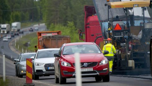    Många kör för fort när de passerar ett vägarbete det visar en undersökning som Kantar Sifo gjort på uppdrag av Svevia som har över 1000 medarbetare med vägen som arbetsplats. Foto: Patrick Trägårdh 