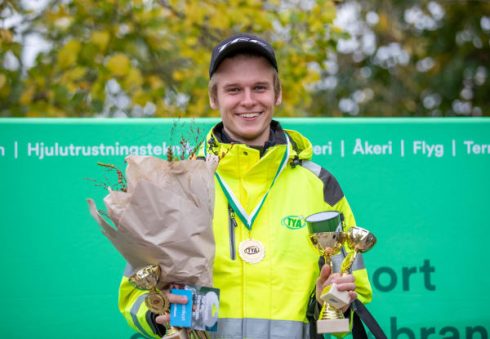  Med ett stort lugn tog Daniel Kvist från Linghem hem segern i SM för lastbilsförare. Foto: Liza Simonsson