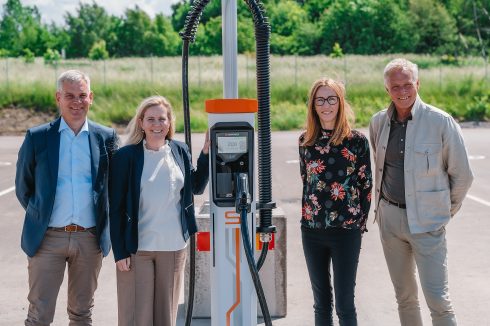 Stefan Strand, vd Volvo Lastvagnar Sverige, Ebba Bergbom Wallin, affärsområdesansvarig elektrifiering, Volvo Lastvagnar Sverige, Jessica Hård, projektledare, Öresundskraft, Anders Östlund, vd Öresundskraft. 