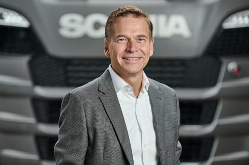 Christian Levin, vd på Scania, medger att det ökade gängvåldet också påverkar Scania. Foto: Scania