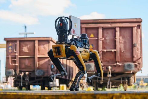  Spot väger 25 kilo, är 84 centimeter hög och kan nå en hastighet på upp till sex kilometer i timmen. Roboten beskrivs av DB Cargo som "extremt robust" och "mer smidig än någon annan robot som har kommit tidigare". Foto: DB Cargo.