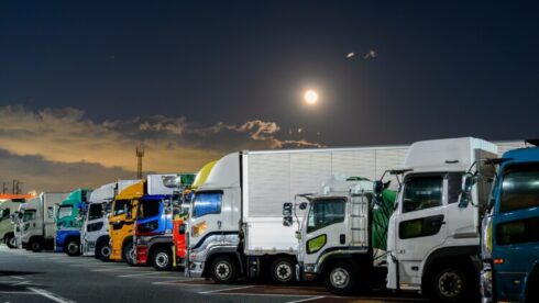  Den svåra parkeringssituationen för lastbilar kommer att underlättas i framtiden av den digitala informationstjänsten för parkeringsplatser. Foto: A-Dash, Gallery-stock.adobe.com.