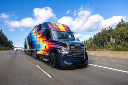 I väntan på SuperTruck III tittar vi på SuperTruck II. Foto: Daimler Trucks/Freightliner.