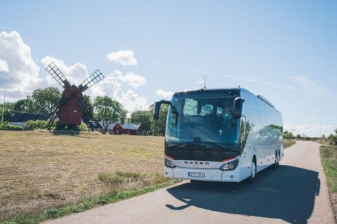 Allt fler vill upptäcka Sverige med buss. Foto: Transportföretagen.