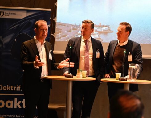 Från vänster Sten Forsberg, Sverigechef Volkswagen Personbilar, Johan Lindehag, vd Ellevio och Johan Uhlin, vd Scania Sverige,