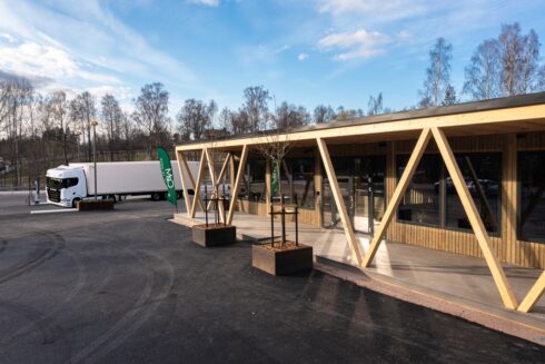 Charge to Moves laddstation I Vimmerby erbjuder från i dag restaurang, lounge och butik. Foto: Charge to Move.