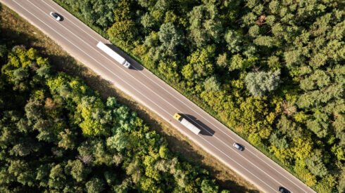 EU-kommissionen uppmanas av industrin att komma med möjliggörande åtgärder i stället för krav. Foto: IRU.