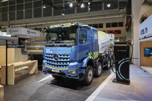 Mercedes-Benz Lastbilar presenterar eArocs 400 på Bauma 2025. Foto: Mercedes-Benz.