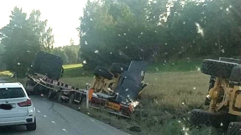 Här ytterligare en som varit lastad med två dumpers och vält.