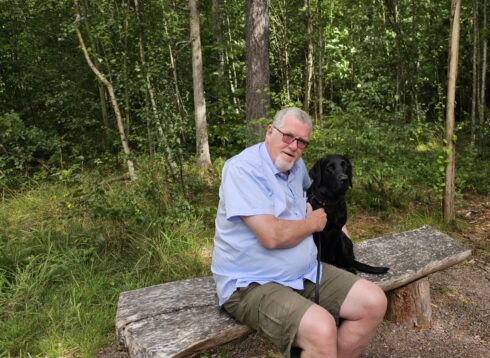 "Riksrevisionens kritik mot styrningen av Transportstyrelsen är befogad", säger Thomas Morell på bild tillsammans med Molly. Foto: Privat.