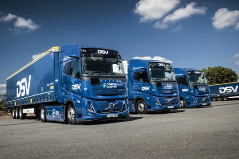    DSV har köpt fyra Volvo FH Aero Electric-dragbilar, men det är bara början. Foto: DSV/Volvo Trucks.