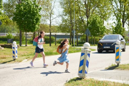 Skolbarnen måste skyddas från fortkörare. Foto: NTF/arkivbild.