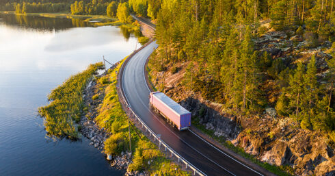 ”Rena bränslen bör inte vara ett antingen/eller-val”, säger IRU. Foto: IRU.