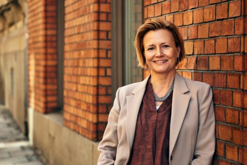     Transportföregens samhällspolitiska chef Tina Thorsell varnar för att allt fler kommuner och regioner tar över transporttjänster i egen regi. Foto: Transportföretagen.