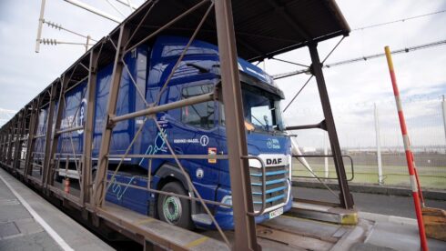 Lastad och klar står här Kuehne+Nagels ekipage med en DAF XF Electric. Foto: Kuehne+Nagel.