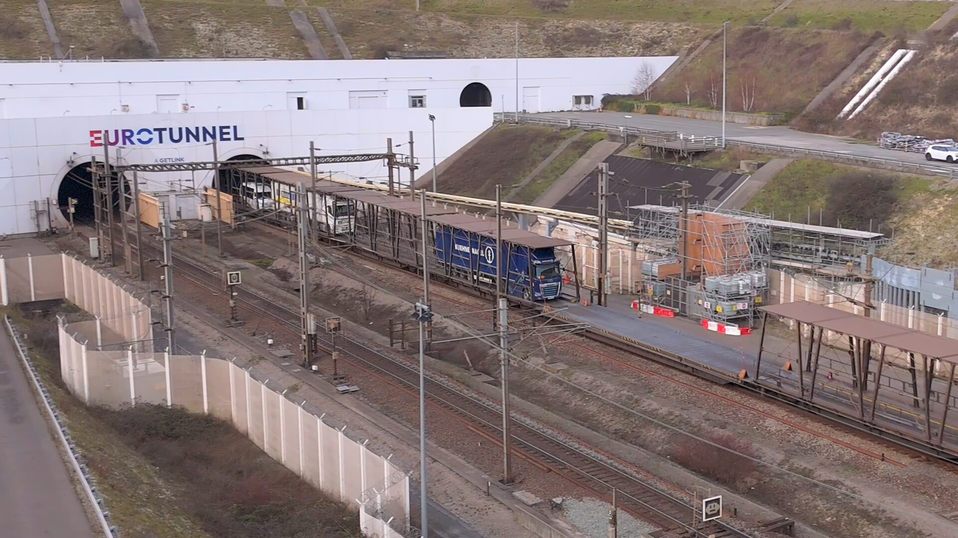 Här anländer ekipaget för att fortsätta sin resa på totalt cirka 170 mil. Foto: Kuehne+Nagel.