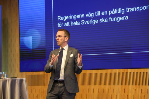 Infrastruktur- och bostadsminister Andreas Carlsson (KD) avrundade dagen. "Underhållsskulden ska byggas bort", sade han.  Foto: Transportföretagen.