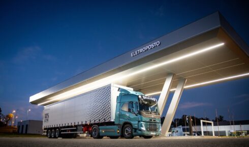 Lastbilstillverkare satsar på utsläppsfria fordon, men nu vill Schweiz införa vägavgifter för sådana också. Foto: Volvo Lastvagnar/Proffs arkiv.