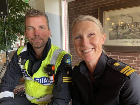   ”Vi har kompetensen och viljan, men saknar ”verktygslådan”, säger farligt godsinspektörerna Arvid Tedvik och Jonna Ström, Kustbevakningen i södra Sverige. Foto: Heidi Bodensjö/Proffs.