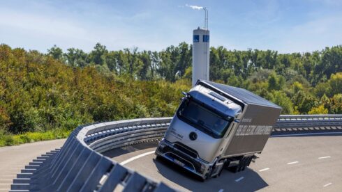 Daimler Trucks satsar på två parallella spår för fossilfria transporter. Foto: Daimler Trucks.