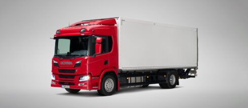   Scania P360 distribution med bland annat säkerhetsfönster i dörren, har fått femstjärniga betyg i Euro NCAP. Foto: Scania.