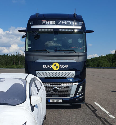   Euro NCAP krocktest av lastbilar. Foto: Euro NCAP.