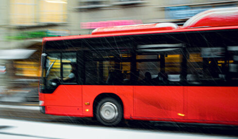 Bussen på bilden har inget med debattartikeln att göra.